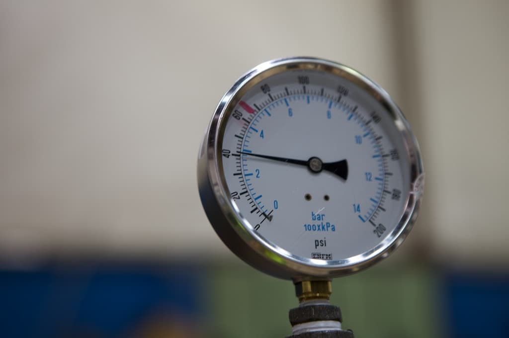 pressure-gauge-psi--kPa-meter.jpg
