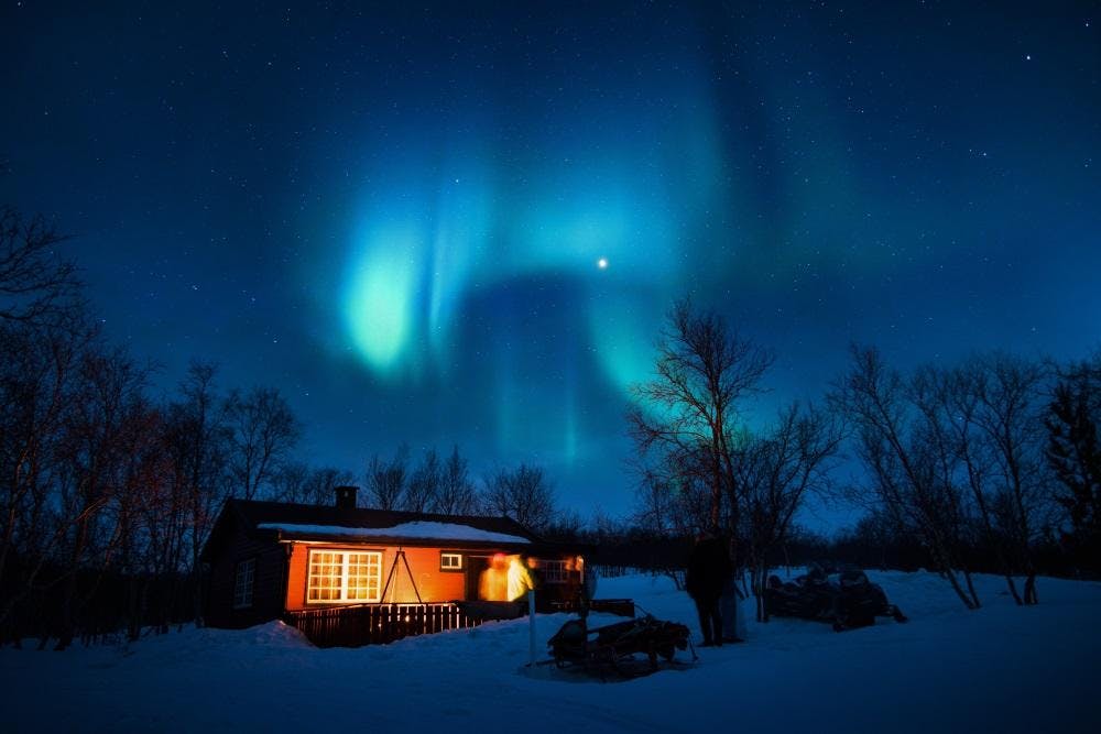 aurora-borealis-blue-cabin-91216_smaller.jpg